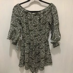 🚫SOLD🚫New Express olive green romper small petite